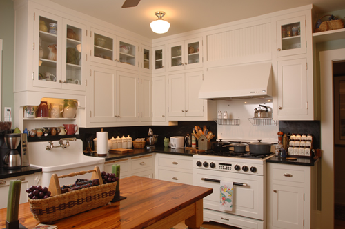 White country kitchen cabinets are custom made - Orlando, FL